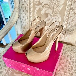 Shoe Dazzle Nude Patent Peep-Toe Slingback Heels